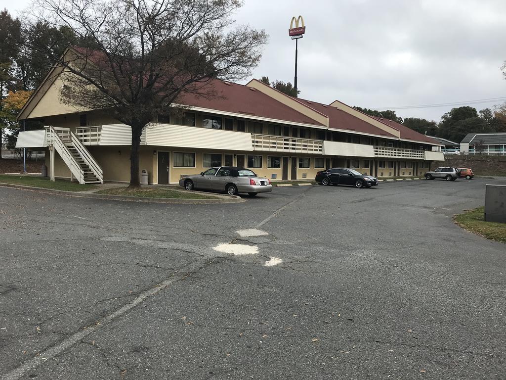Royal Inn Charlotte Ngoại thất bức ảnh